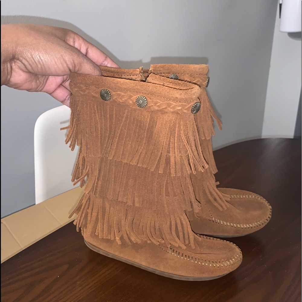 Minnetonka 3-layer Fringe Boot - girls size 13